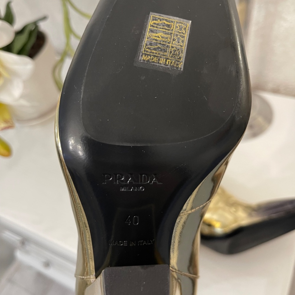$1,650 Prada Gold Metallic Brushed Calf Leather Chelsea Boots Sz 40 AUTHENTIC😍 - Picture 9 of 13